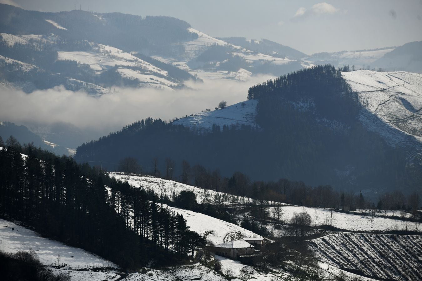 La nieve está adquiriendo importarntes grosores en algunas cumbres guipuzcoanas, como en Arrate.