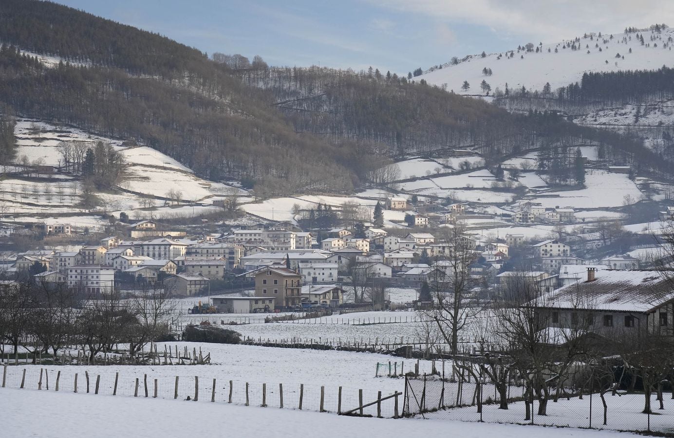 Gipuzkoa de nuevo ha amanecido este viernes bajo un manto de hielo. Las temperaturas se han quedado por debajo de los cero grados en buena parte del territorio