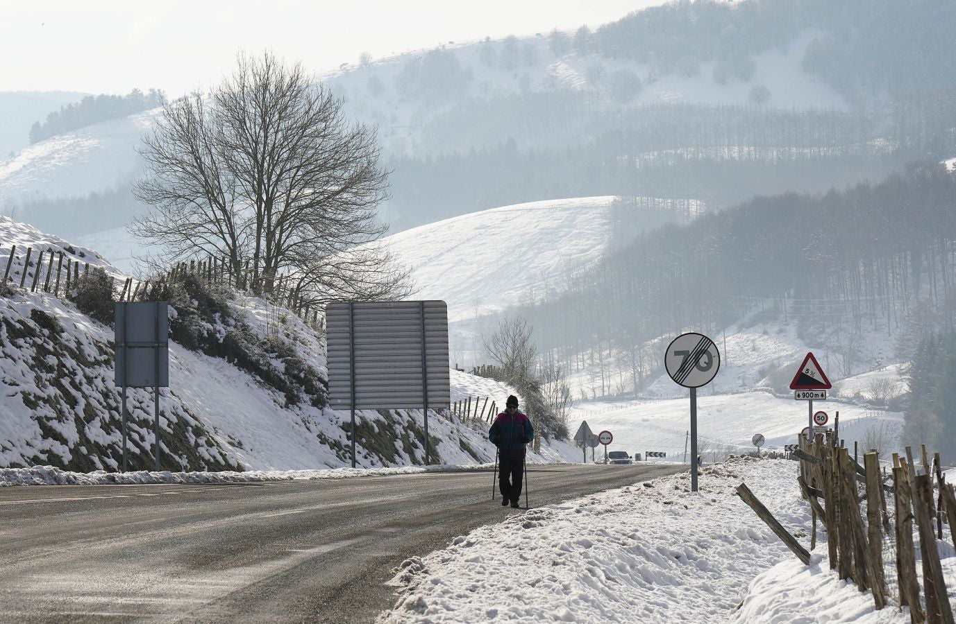 Gipuzkoa de nuevo ha amanecido este viernes bajo un manto de hielo. Las temperaturas se han quedado por debajo de los cero grados en buena parte del territorio