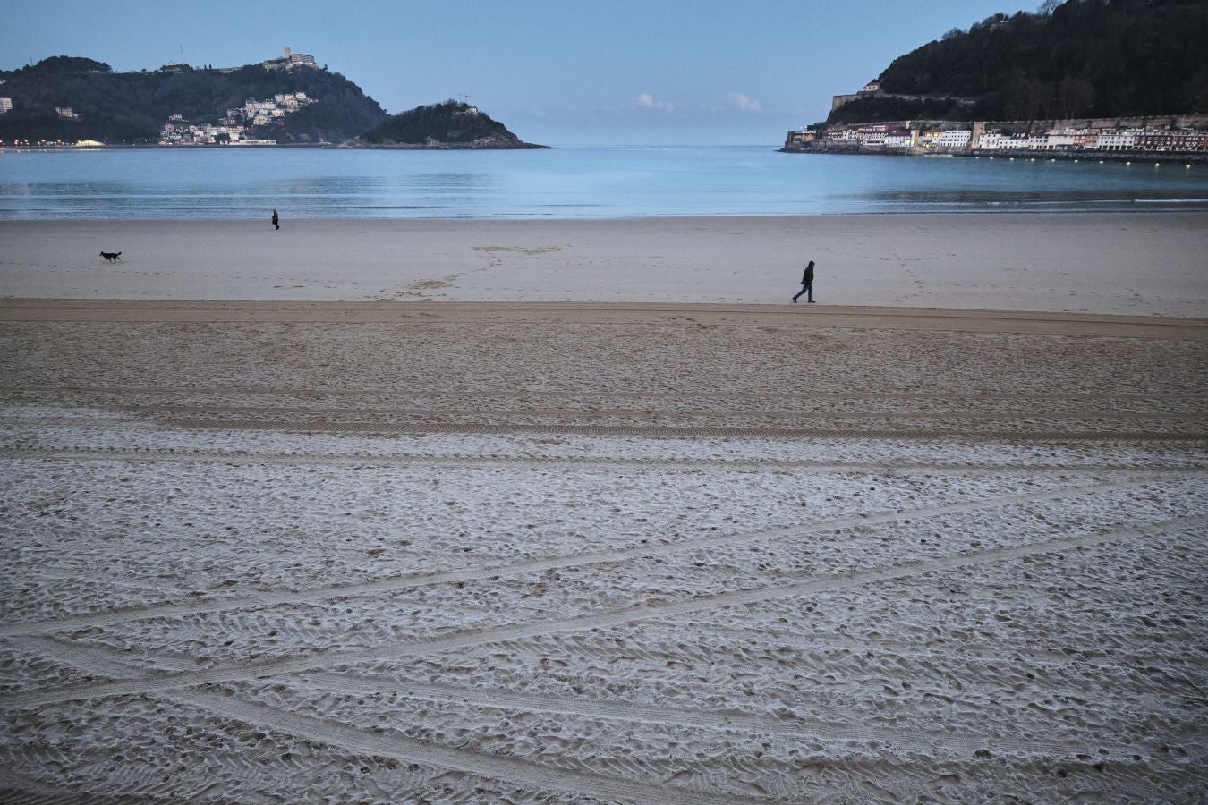 Gipuzkoa de nuevo ha amanecido este viernes bajo un manto de hielo. Las temperaturas se han quedado por debajo de los cero grados en buena parte del territorio