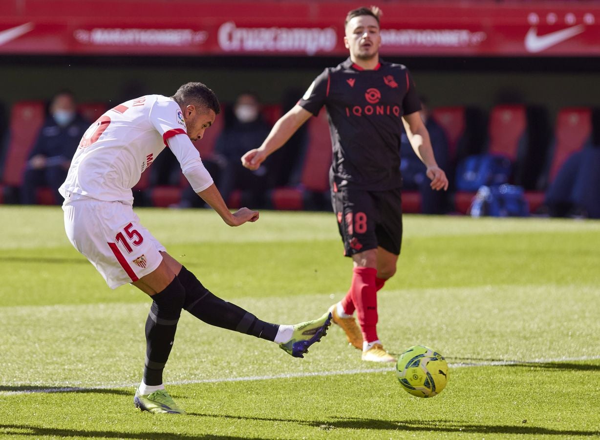 La Real se enfrenta al Sevilla con la intención se sumar tres puntos que le mantengan en lo alto de la clasificación.