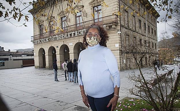La colombiana Cecilia Mendoza reside en Irun junto a tres generaciones de su familia. 
