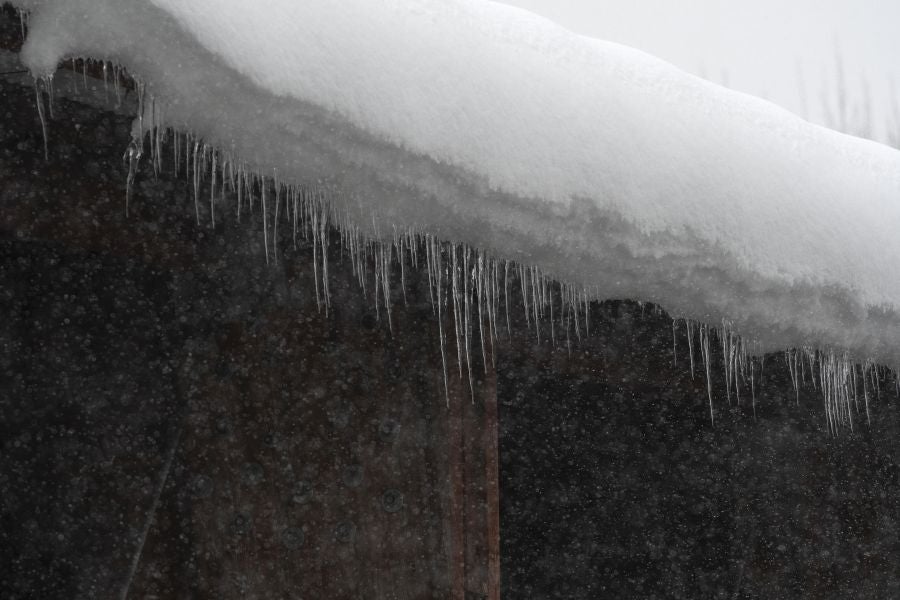 Los copos de nieve cubren las localidades de mayor altitud del territorio