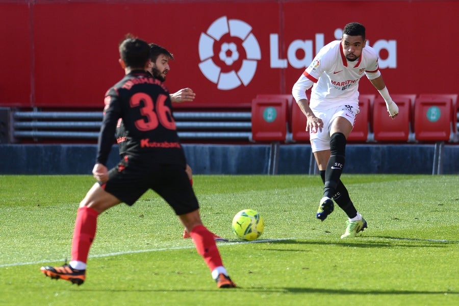 La Real se enfrenta al Sevilla con la intención se sumar tres puntos que le mantengan en lo alto de la clasificación.