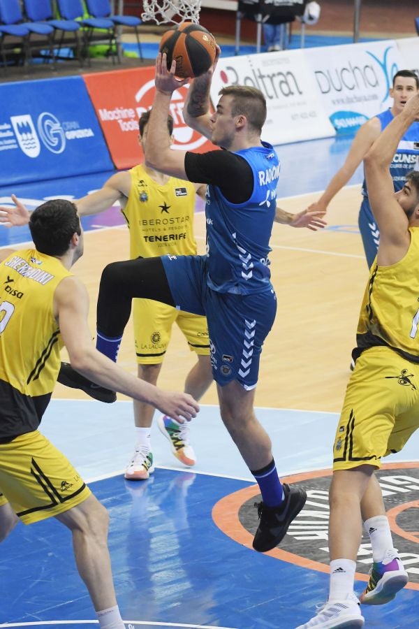 Los guipuzcoanos desperdiciaron una ventaja de seis puntos en los últimos instantes pero lograron una agónica victoria