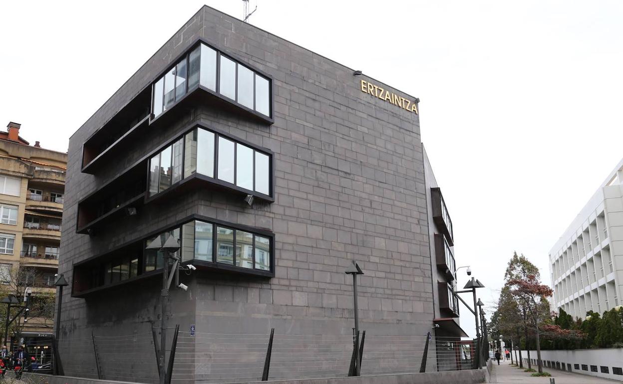 Tres detenidos en Donostia por robo con violencia de un teléfono móvil