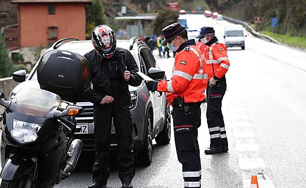 Euskadi recupera el cierre territorial y prohíbe entrar y salir de los municipios en alerta roja