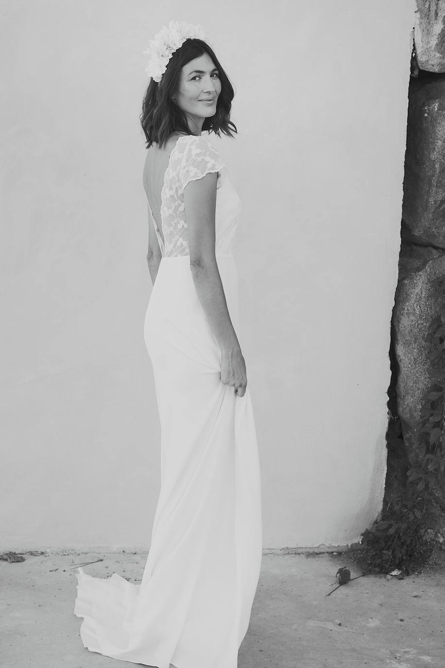 'Love by OTADUY' es una nueva marca nativa digital, y todos los diseños se venderán exclusivamente 'online'. En la 'e-shop', cada novia encontrará el look completo, incluyendo los complementos