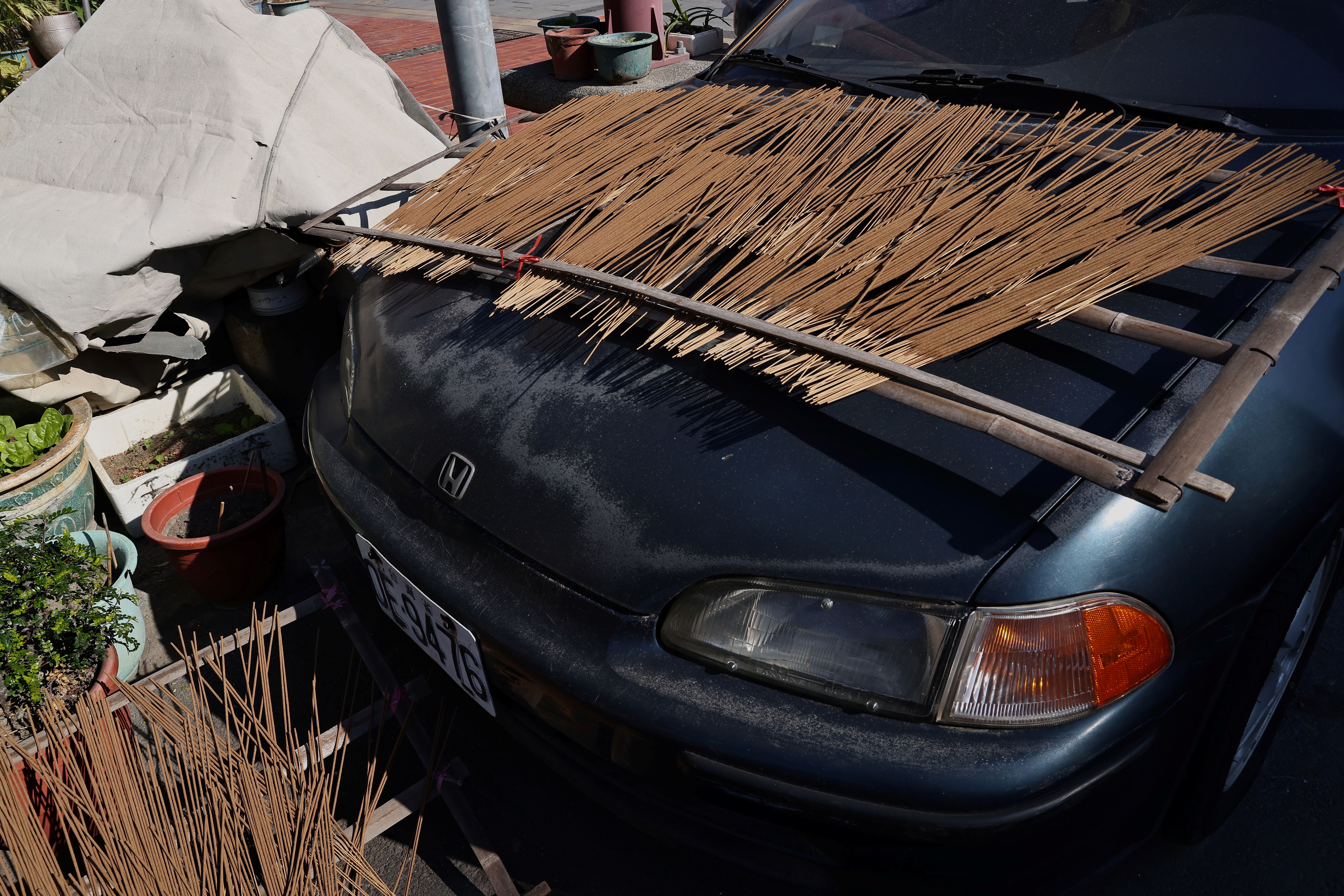 Fotos: El arte de fabricar las varitas de incienso