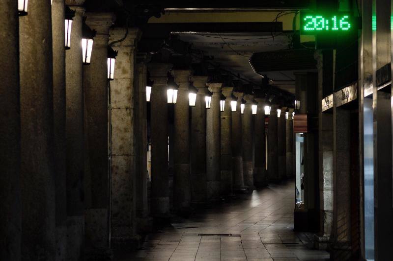 Calle de Valladolid vacía con el toque de queda a las 20:00 horas.