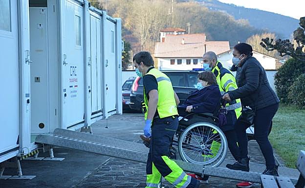 Imagen principal - Grandes dependientes también han sido vacunados.