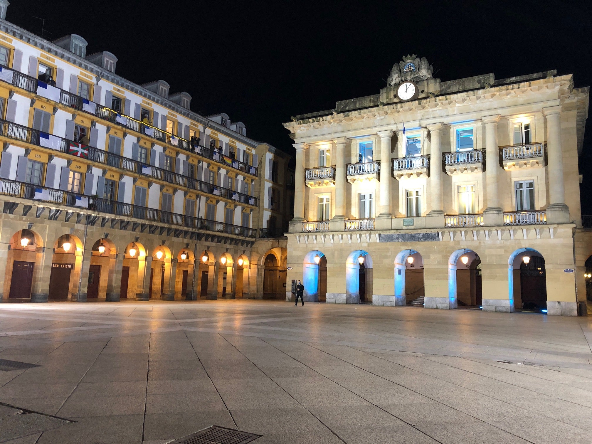Vídeo: La plaza de la Constitución a las 00 horas de este 20 de enero de 2021