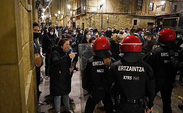 La Ertzaintza trata de identificar a más participantes en los altercados