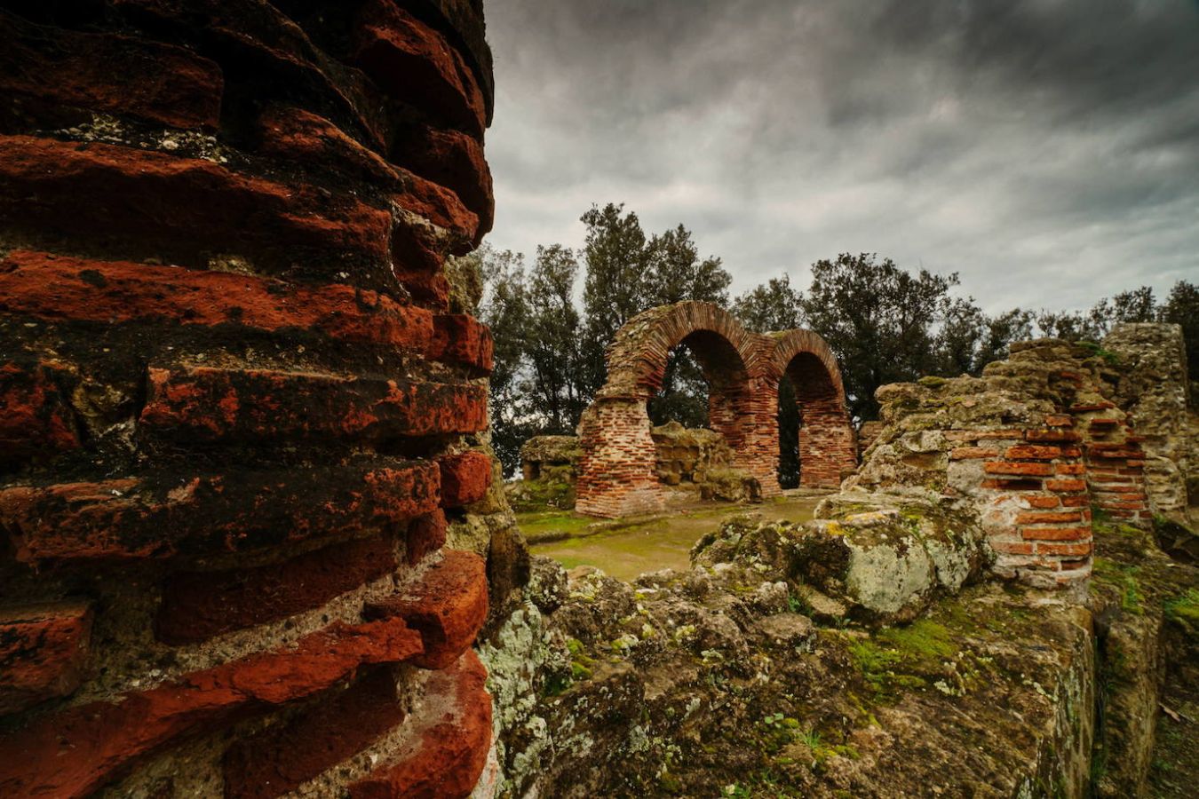 El parque arqueológico actualmente incluye la acrópolis