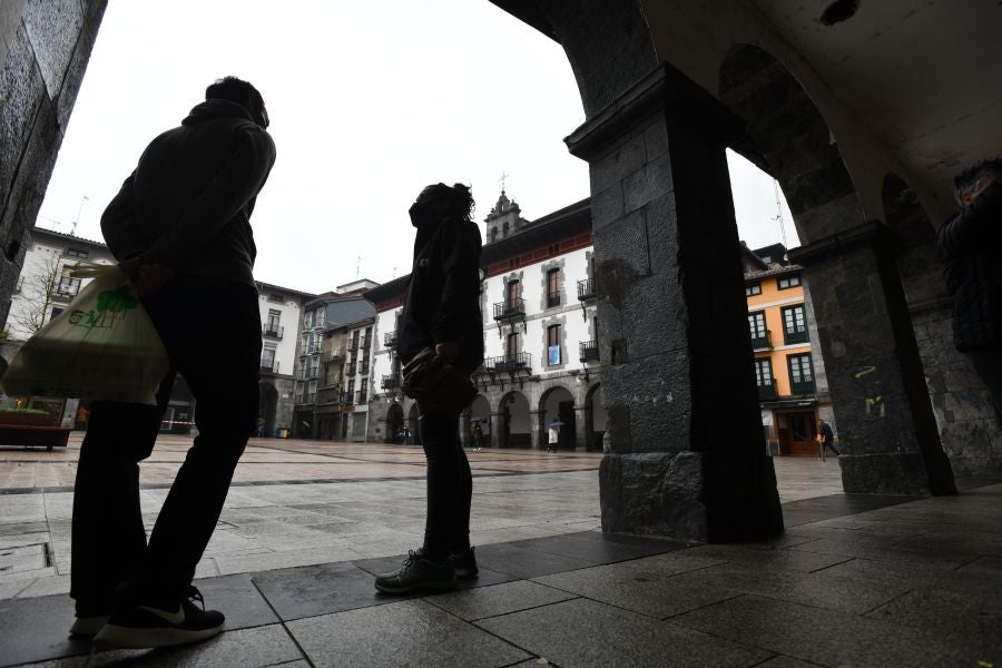 Azpeitia cierra sus edificios públicos y cancela todos los actos durante quince días.