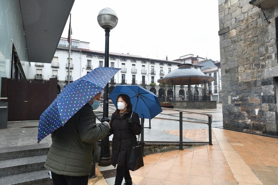 Azpeitia cierra sus edificios públicos y cancela todos los actos durante quince días.