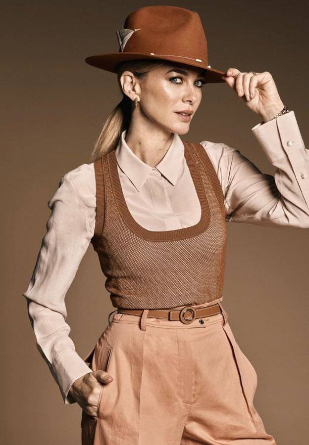 La actriz Marta Hazas también ha adornado su cabeza con un sombrero confeccionado por él.