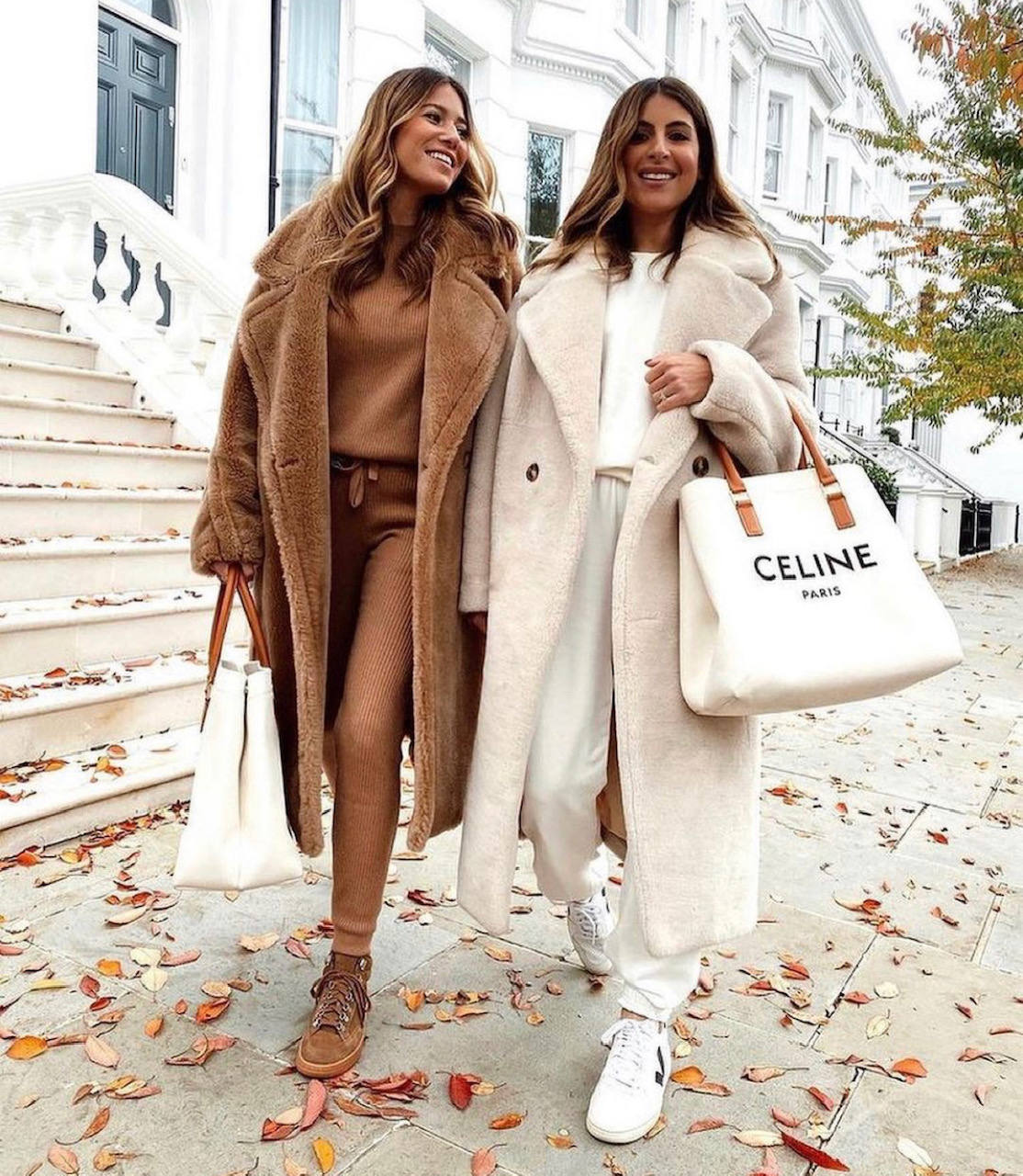 El chándal, las sudaderas, los pantalones anchos, las 'blazer oversize', los 'cardigan', las botas blancas, los salones de colores, las 'sneakers' extravagantes, los abrigos y las chaquetas de cuadros, la prenda exterior y chalecos acolchados, los vestidos de punto, las camisas y los 'tops' XXL, los jerseys de cuello alto, las piezas de cuero o polipiel y los bolsos 'medium' con asa corta: estas prendas y sus múltiples combinaciones triunfarán durante todo el mes de febrero