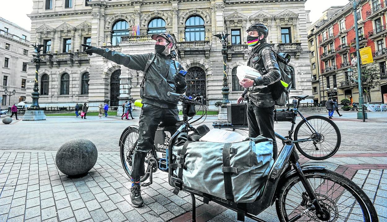 'Riders' vascos se unen en cooperativas para competir con Glovo y Deliveroo