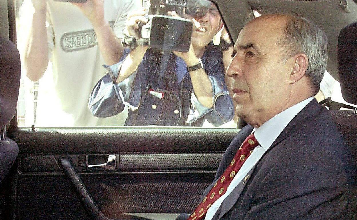Enrique Rodriguez Galindo, ex-general de la Guardia Civil, en 2002 acudiendo a declarar a los juzgados de San Sebastián. 