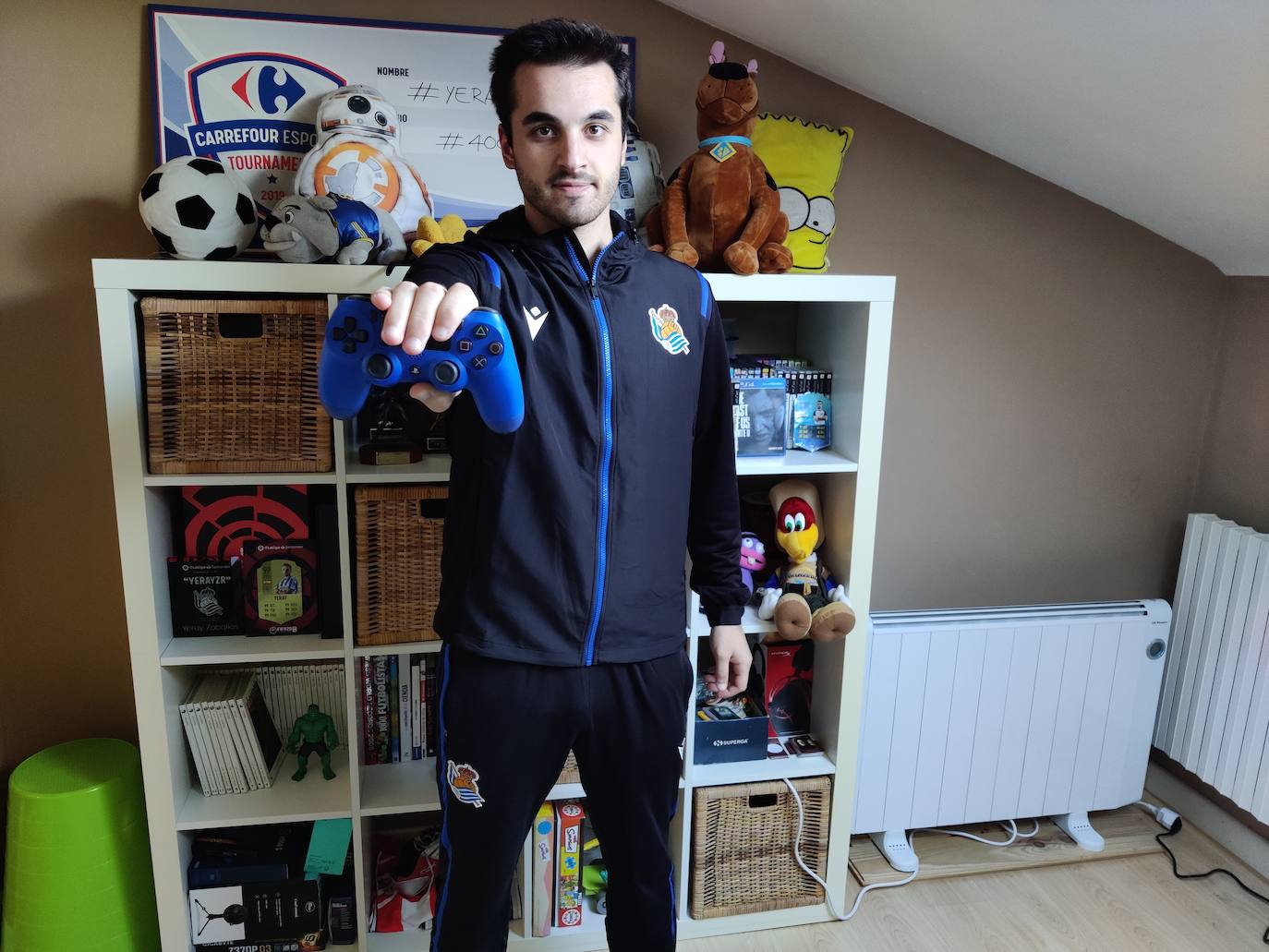 Fotos: Ander Hipólito y Yeray Zaballos representan a la eal Sociedad en el campeonato de eSports que organiza LaLiga