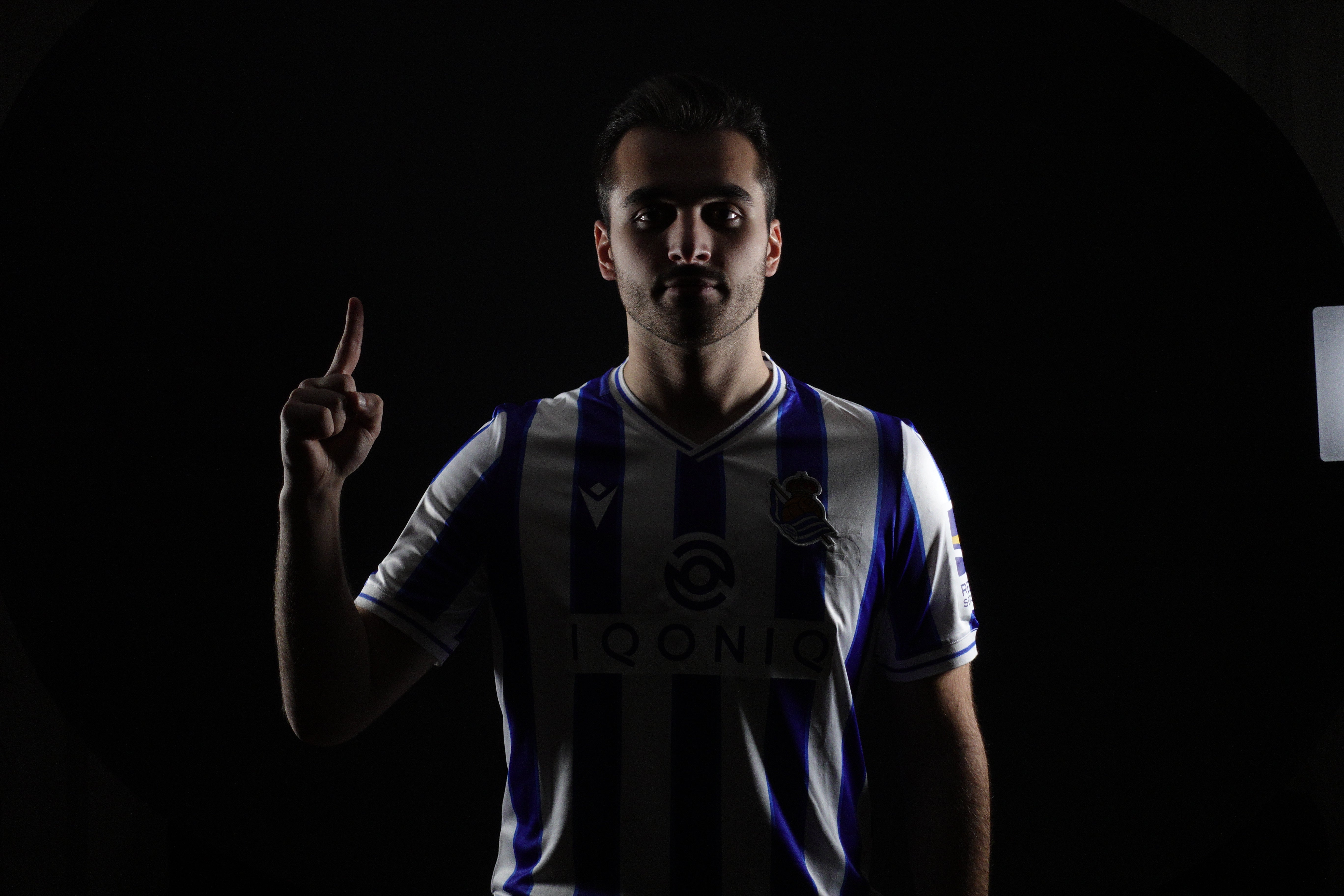 Fotos: Ander Hipólito y Yeray Zaballos representan a la eal Sociedad en el campeonato de eSports que organiza LaLiga