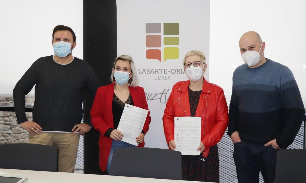 Valdivia, Gutiérrez, Agirre y Antxordoki, tras la firma de los convenios, ayer en el ayuntamiento. 