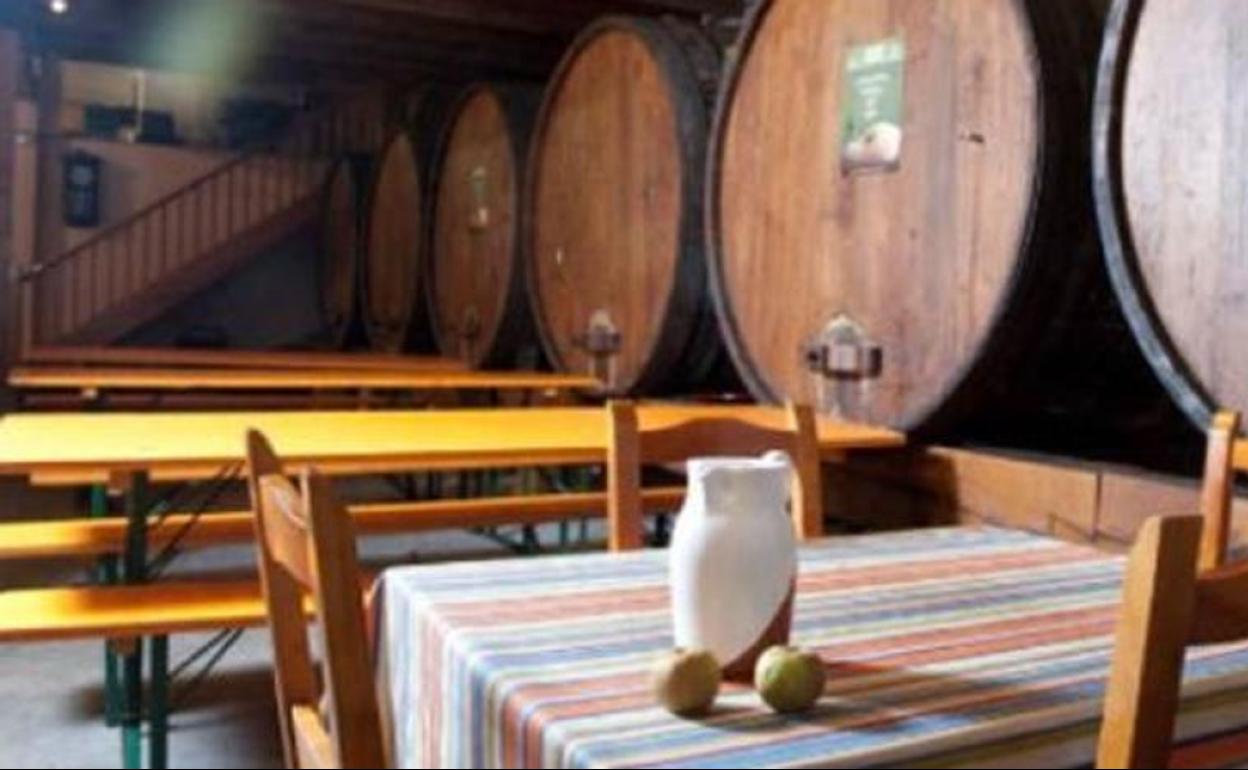 Coronavirus en Gipuzkoa: La entrada de Astigarraga en zona roja pone en jaque la campaña de sus sidrerías