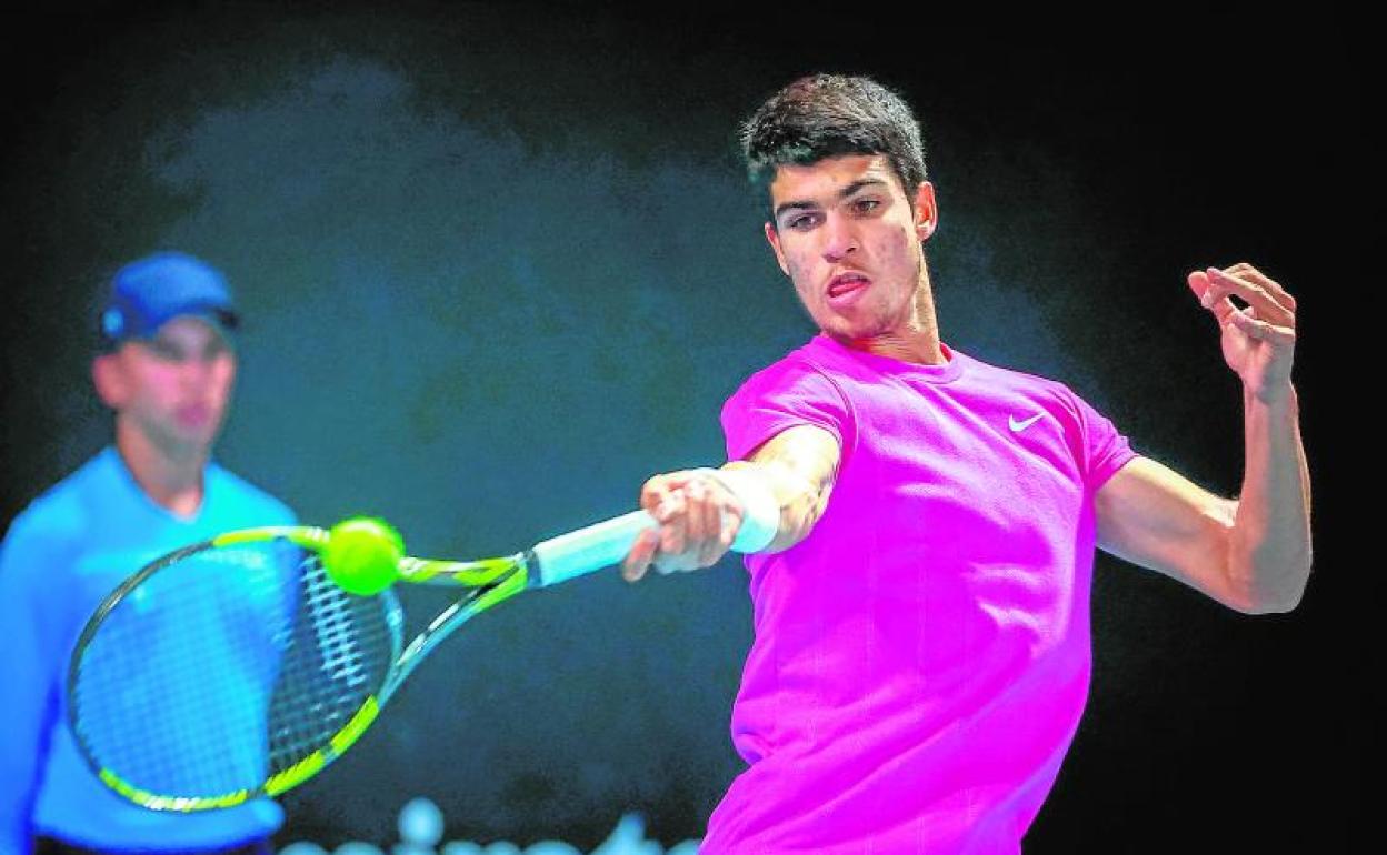 Tenis : Carlos Alcaraz vence a su primer top 15 del mundo, David Goffin, con apenas 17 años