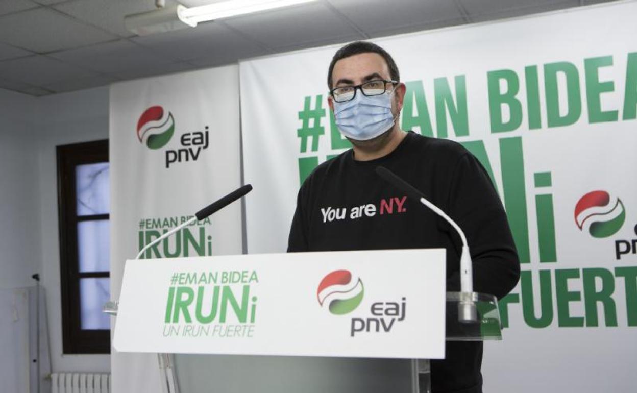 El concejal jeltzale, Lander Ugartemendia, es quien ha respondido a las acusaciones de Páez. 