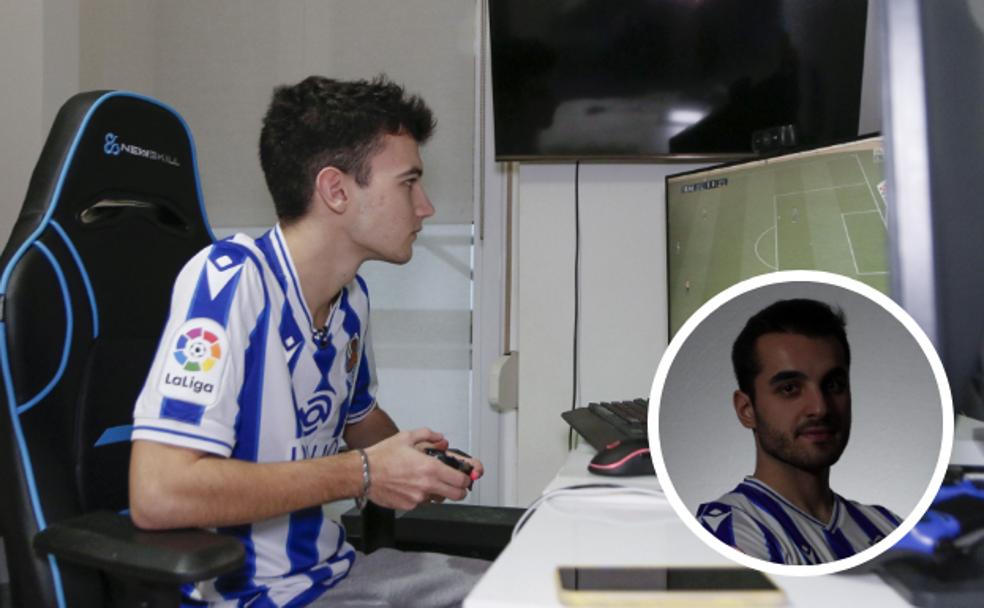 Ander Hipólito entrenando en el cuarto de su casa. En pequeño, Yeray Zaballos, el otro integrante del equipo de la Real Sociedad en los eSports.