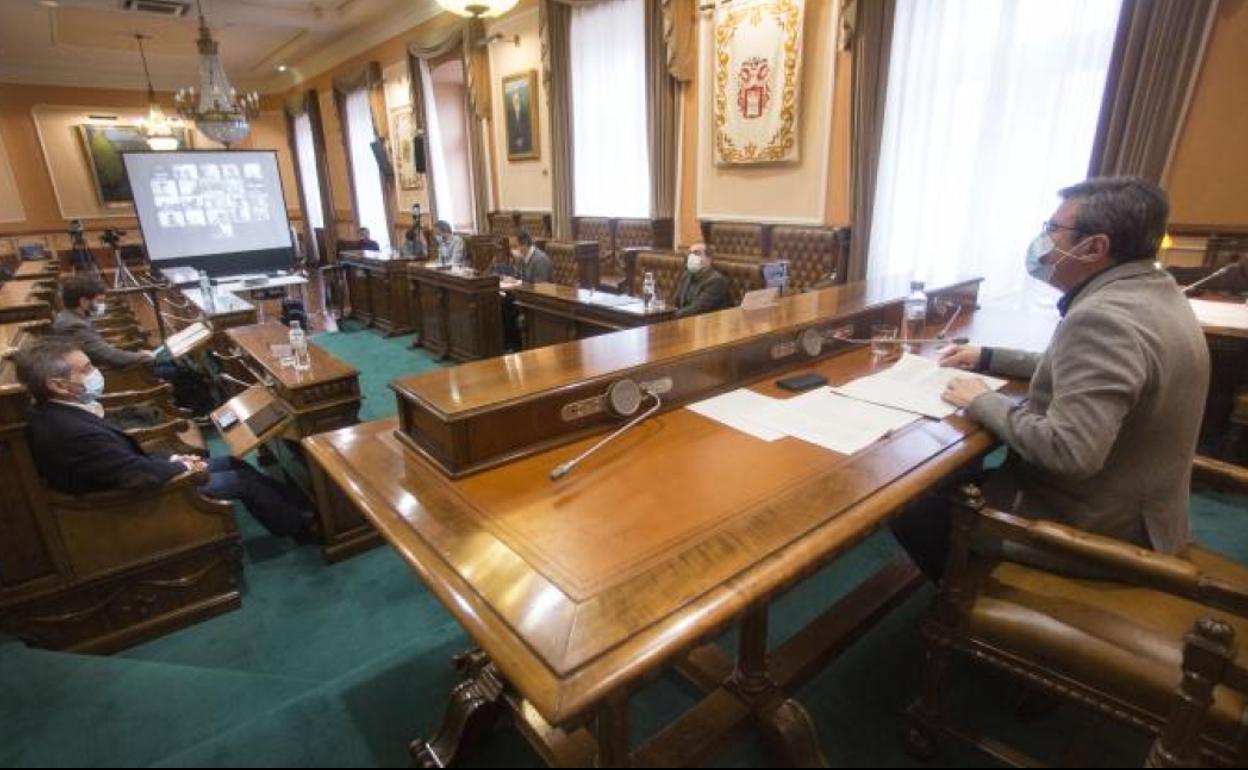 Como las últimas sesiones plenarias, ésta también se ha desarrollado en formato semipresencial. 