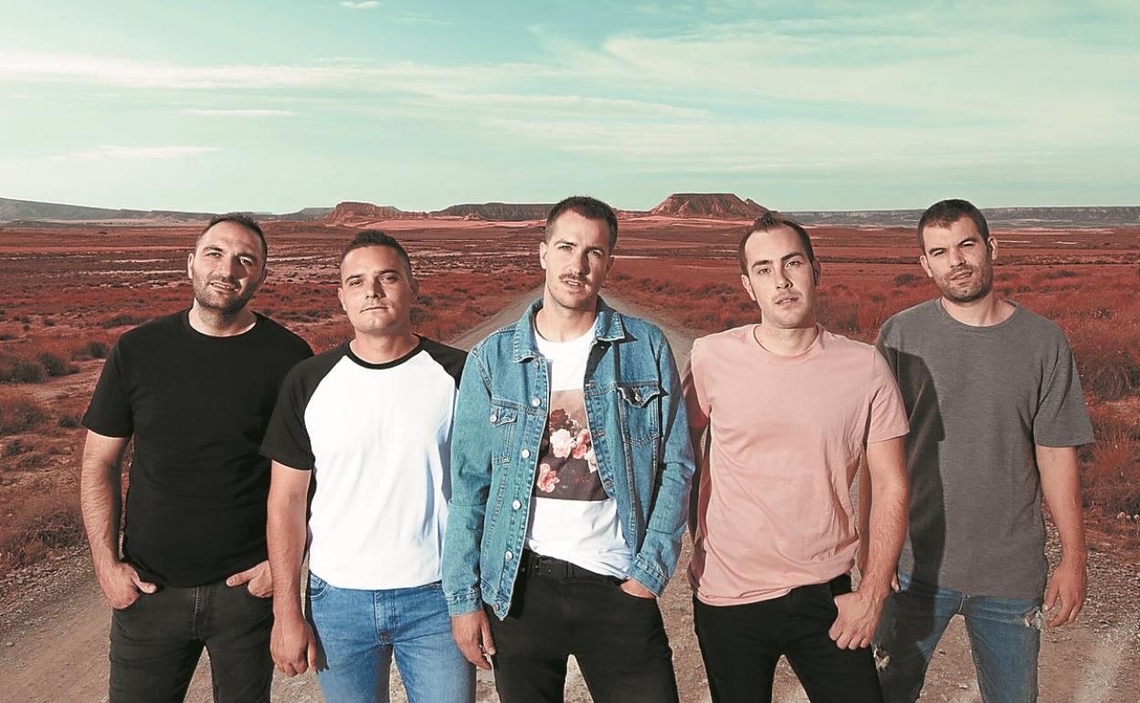 Foto promocional del grupo En Tol Sarmiento.