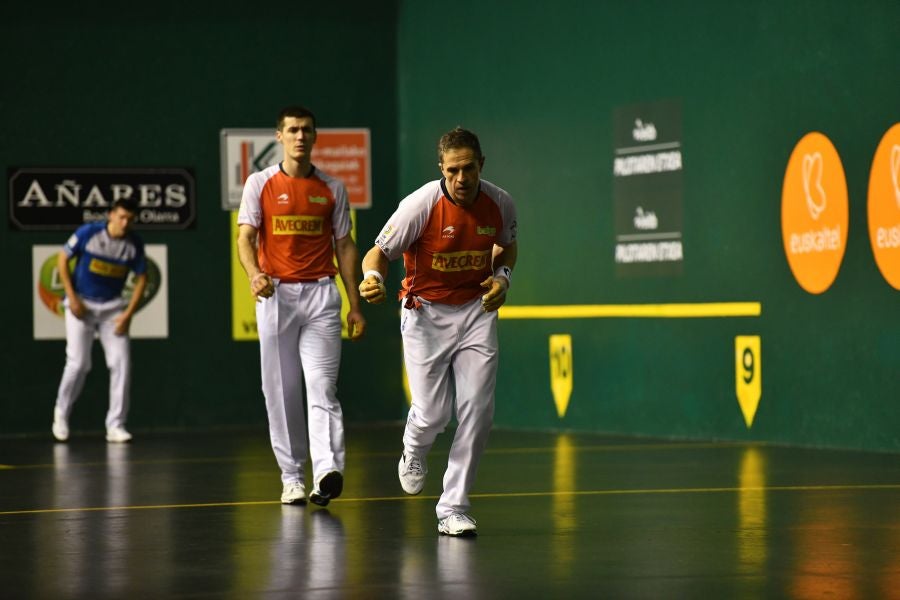 Campeonato de parejas: Joseba Ezkurdia se come a Aimar Olaizola II y Beñat Rezusta. 