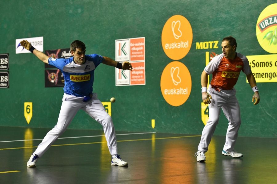 Campeonato de parejas: Joseba Ezkurdia se come a Aimar Olaizola II y Beñat Rezusta. 