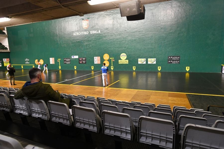 Campeonato de parejas: Joseba Ezkurdia se come a Aimar Olaizola II y Beñat Rezusta. 