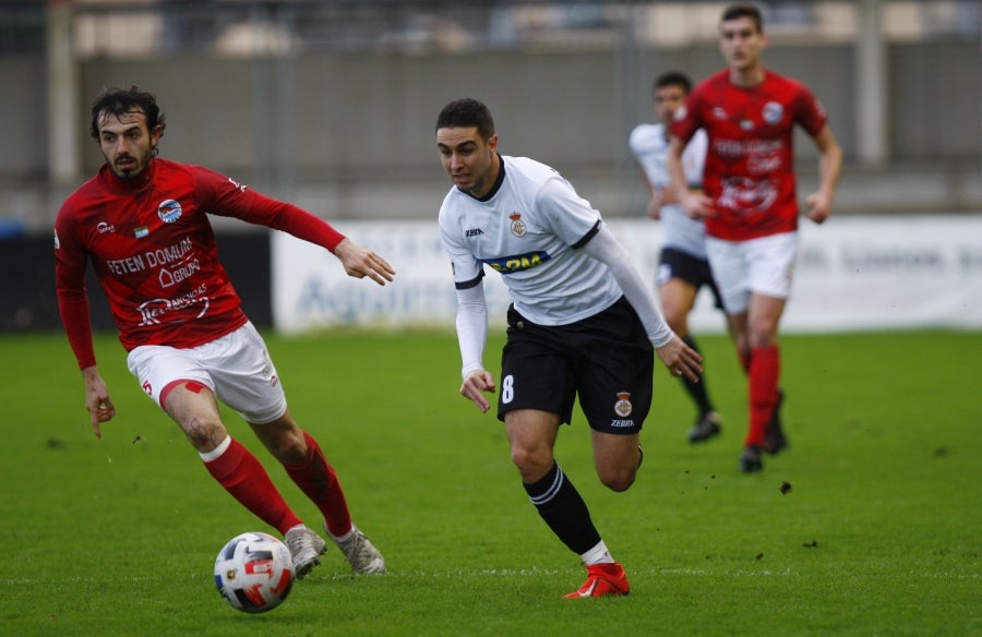 El Real Unión no afloja y este domingo ha sumado ante el Laredo su octavo triunfo del curso. Eso sí, los txuribeltz han tenido que fajarse de lo lindo para dejar los puntos en casa. El resultado final, 4-1, no refleja el sufrimiento de los de Aitor Zulaika en la segunda parte. 