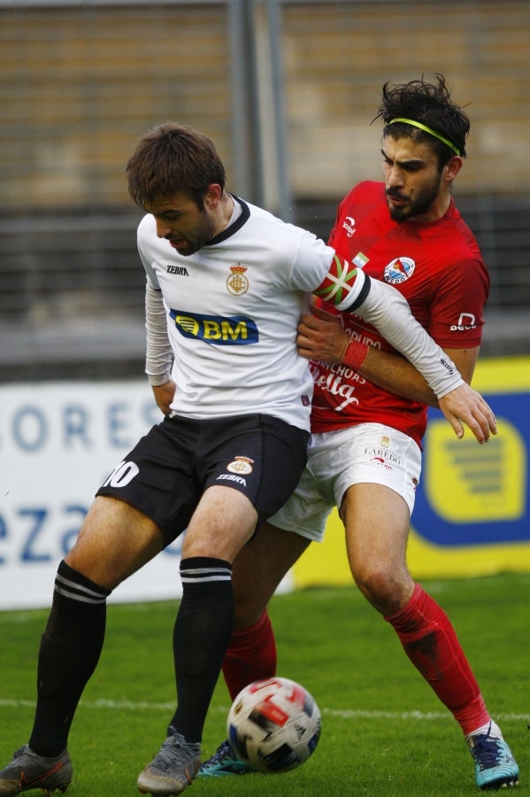 El Real Unión no afloja y este domingo ha sumado ante el Laredo su octavo triunfo del curso. Eso sí, los txuribeltz han tenido que fajarse de lo lindo para dejar los puntos en casa. El resultado final, 4-1, no refleja el sufrimiento de los de Aitor Zulaika en la segunda parte. 