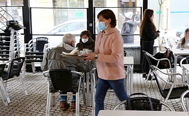 «Al menos abiertos podremos trabajar para pagar las enormes deudas»