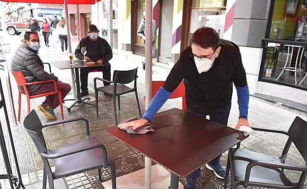 En Tolosa también han reabierto los bares.