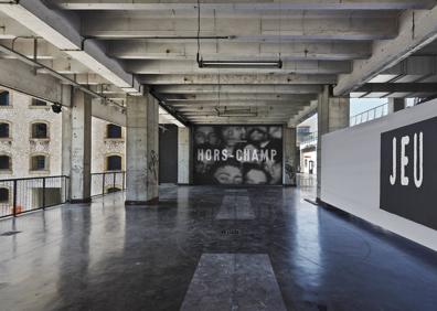 Imagen secundaria 1 - Tabakalera conserva su escalera central original. Marsella. Una vista del interior de la antigua fábrica de tabacos La Friche de la Belle de Mai. París. El Cent Quatre ocupa desde 2008 una antigua funeraria del Distrito 19 de la capital francesa.