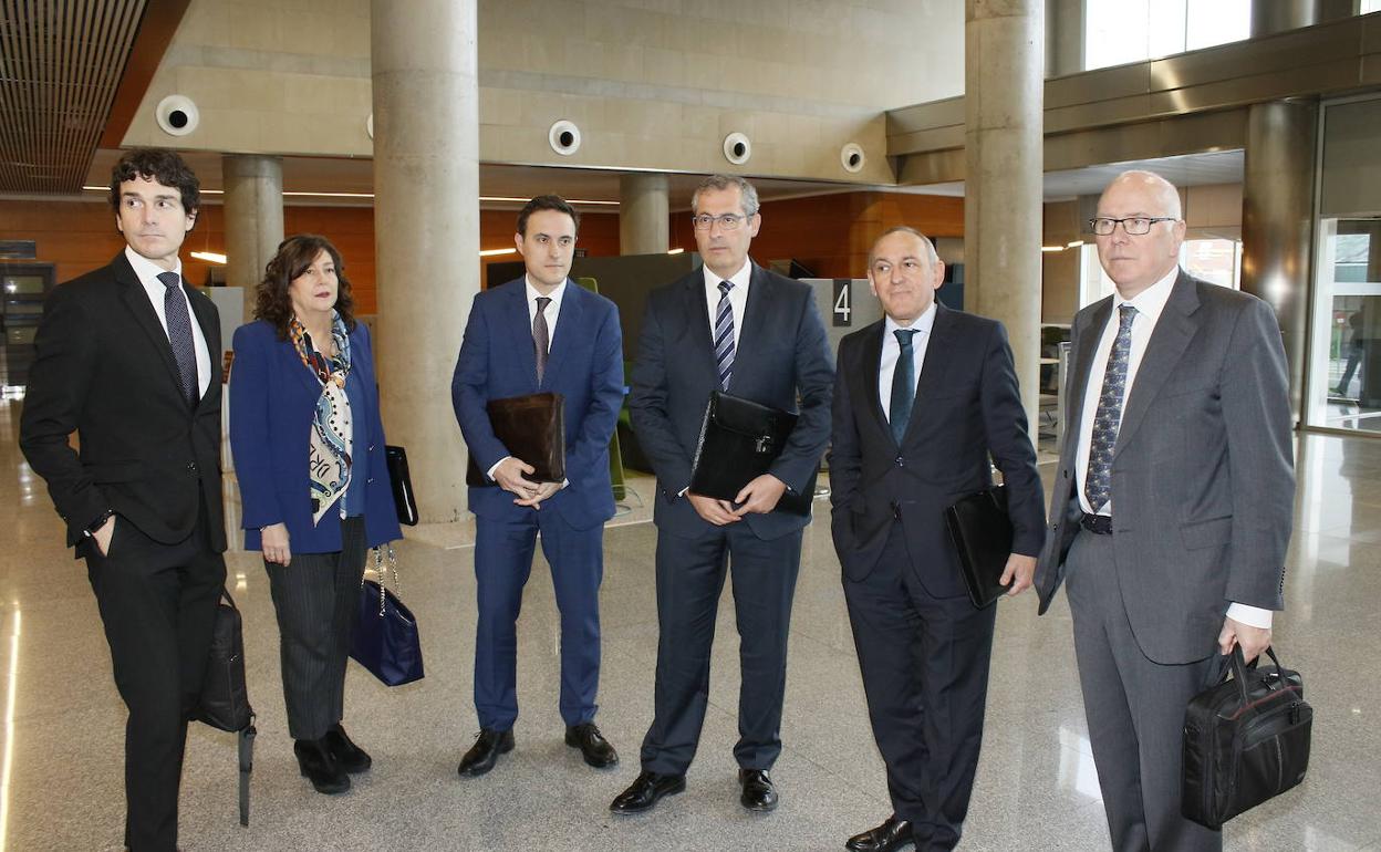 Los diputados generales de los tres territorios y sus responsables de Hacienda, en el Consejo de febrero de hace un año. 