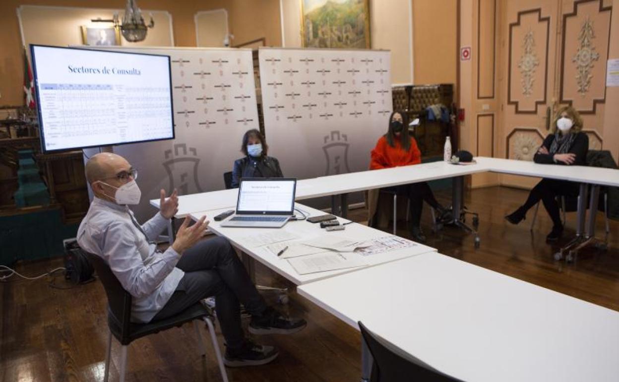 Mikel Zabaleta, Rebeca González, Juncal Eizaguirre y Susana Fernández. 