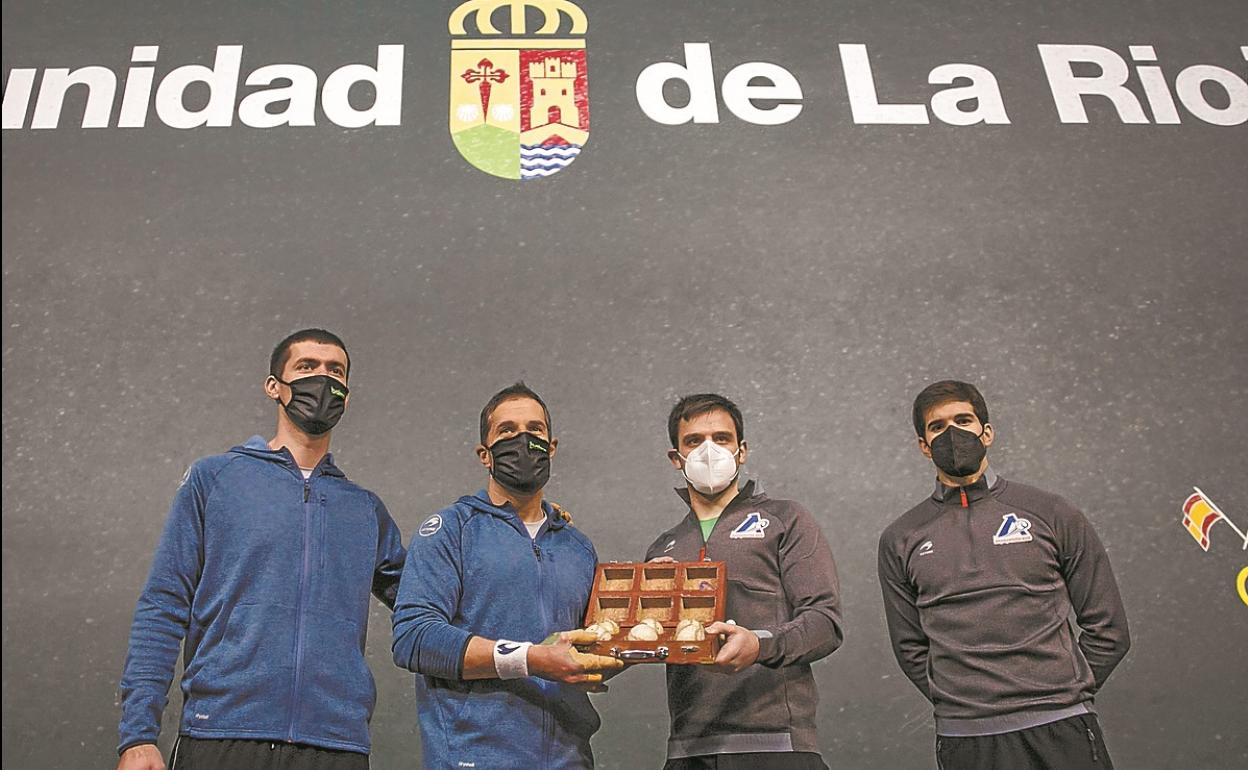 Beñat Rezusta, Aimar Olaizola, Danel Elezkano y José Javier Zabaleta, ayer en el Adarraga. 