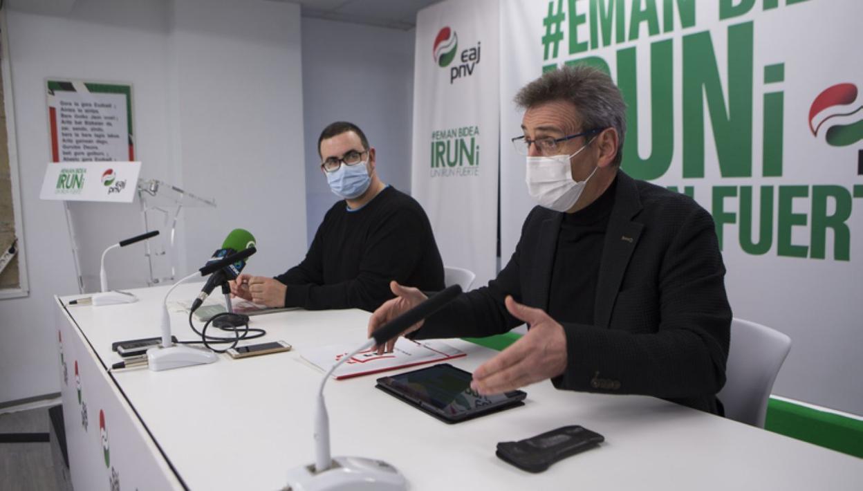 El portavoz Xabier Iridoy y el concejal Lander Ugartemendia. 