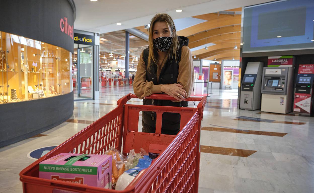 Coronavirus Gipuzkoa: «Solemos venir desde Lezo al centro comercial a llenar el carro de la compra»