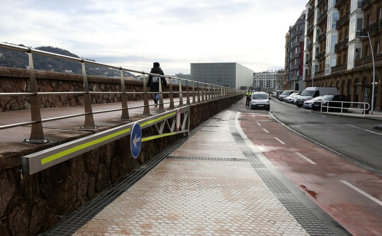 Una barrera para cerrar el Paseo Nuevo