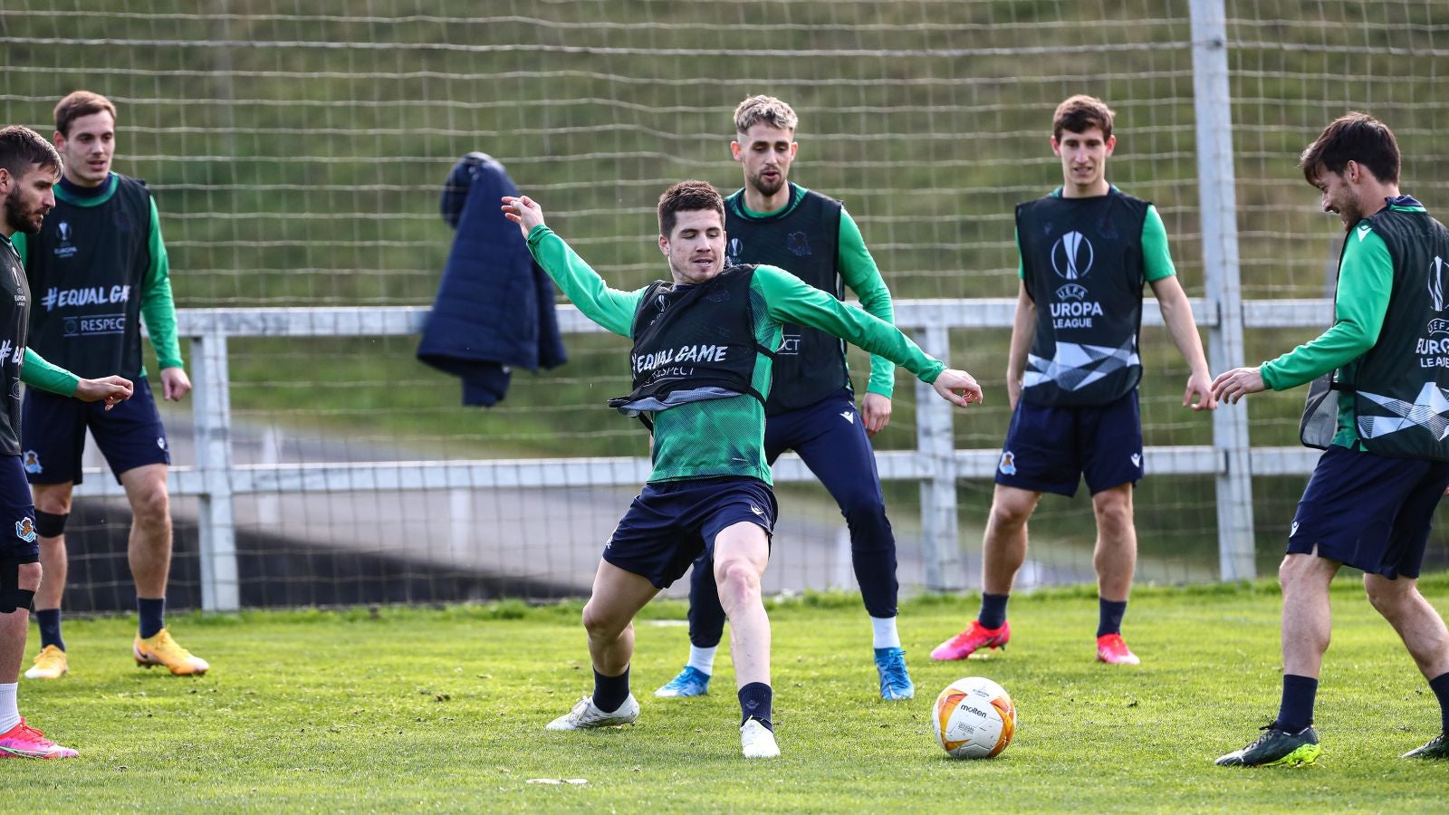 La Real Sociedad ha llevado a cabo la última sesión preparatoria en Zubieta antes de viajar a Turín donde se medirá mañana a las 18.55 horas ante el Manchester United.