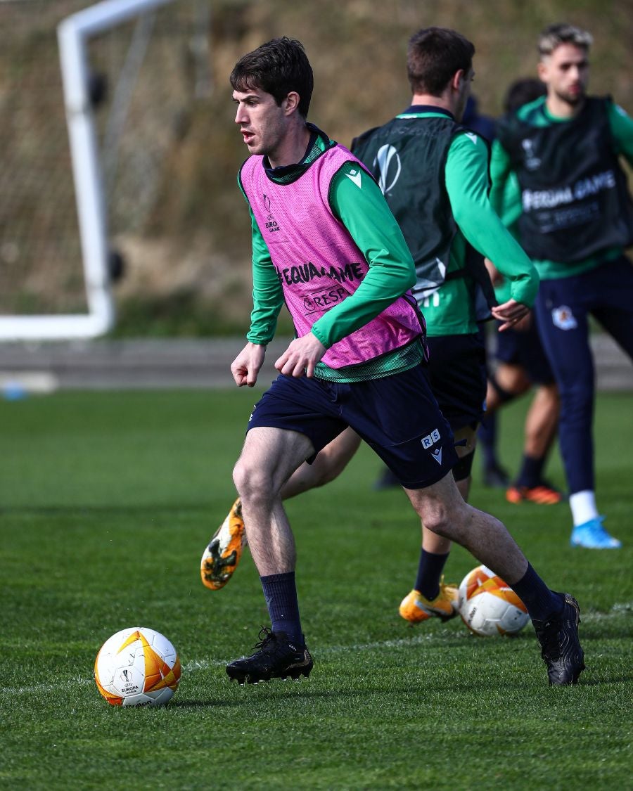 La Real Sociedad ha llevado a cabo la última sesión preparatoria en Zubieta antes de viajar a Turín donde se medirá mañana a las 18.55 horas ante el Manchester United.