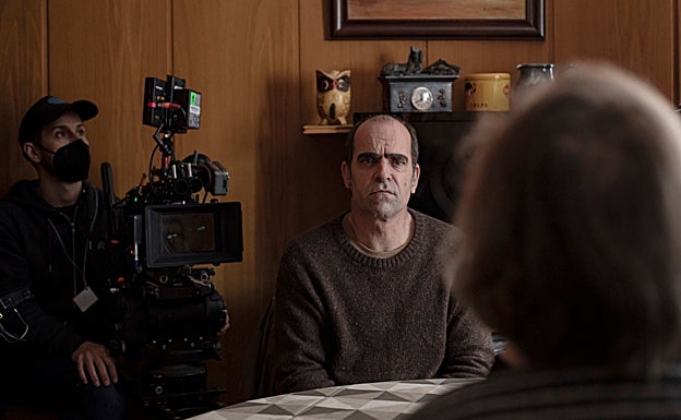 Luis Tosar hace el papel del autor del asesinato. 